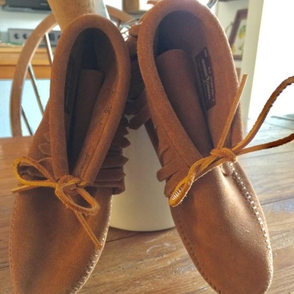 MINNETONKA MOCCASINS Size 6.5 - Picture 2 of 5